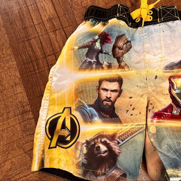 Boys youth marvel avengers swim trunks Sz 6/7 lined drawstring elastic - Picture 3 of 7